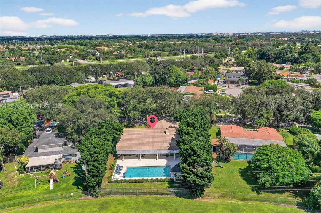 Activo con contrato: $925,000 (3 camas, 2 baños, 2469 Pies cuadrados)