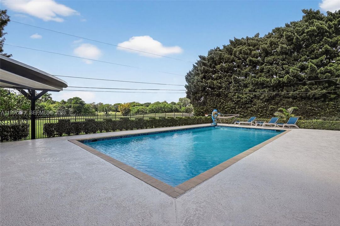 Activo con contrato: $925,000 (3 camas, 2 baños, 2469 Pies cuadrados)