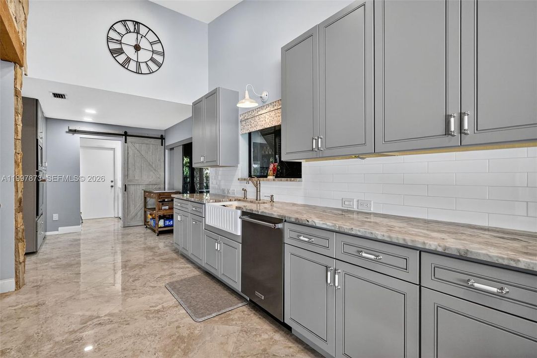 Activo con contrato: $925,000 (3 camas, 2 baños, 2469 Pies cuadrados)