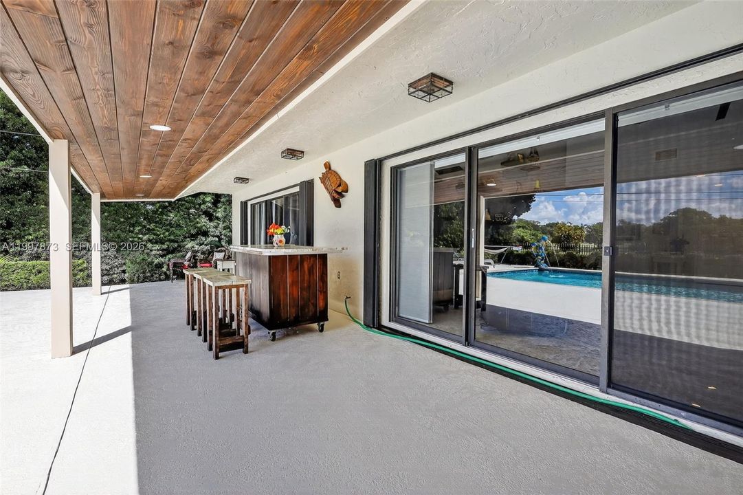 Activo con contrato: $925,000 (3 camas, 2 baños, 2469 Pies cuadrados)