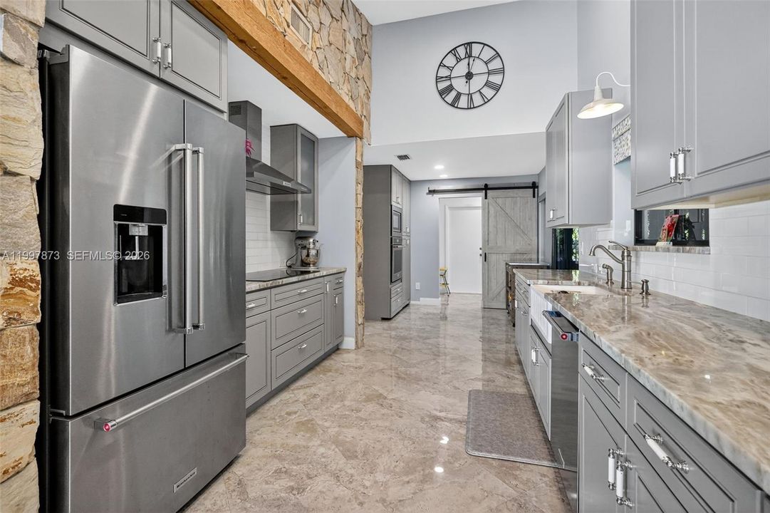 Activo con contrato: $925,000 (3 camas, 2 baños, 2469 Pies cuadrados)