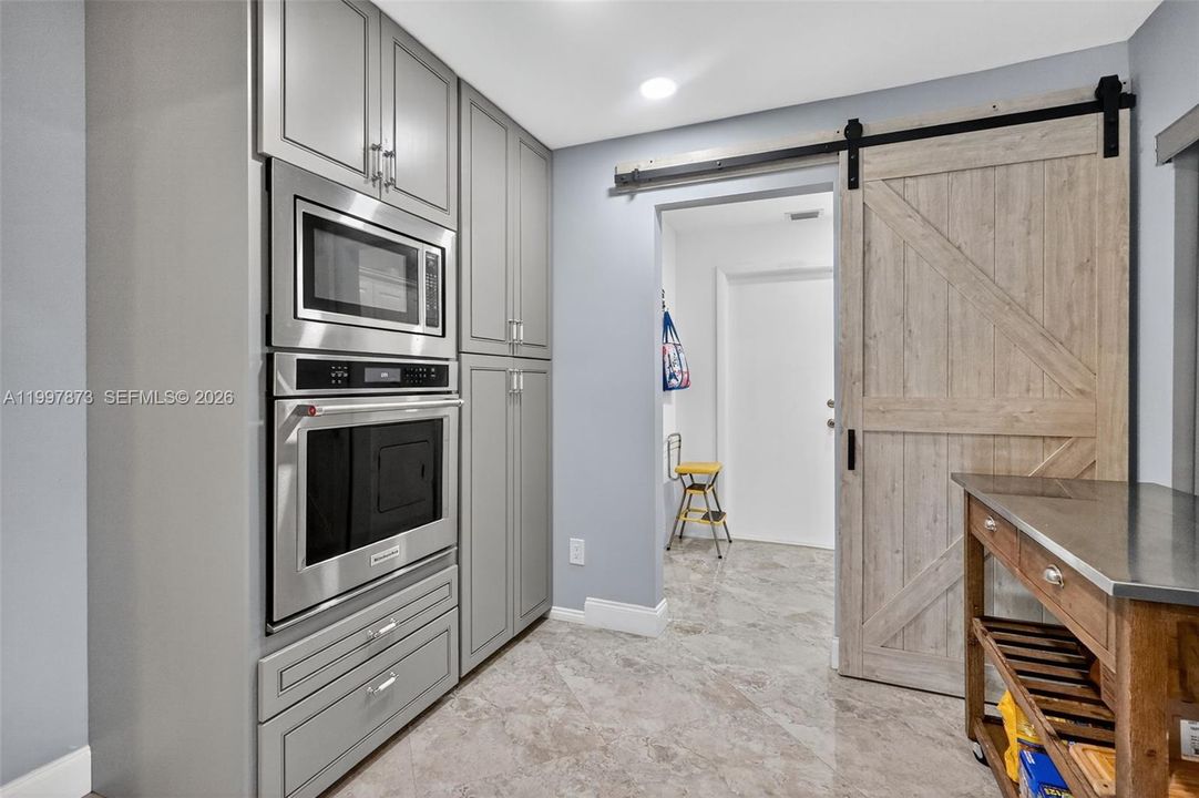 Activo con contrato: $925,000 (3 camas, 2 baños, 2469 Pies cuadrados)