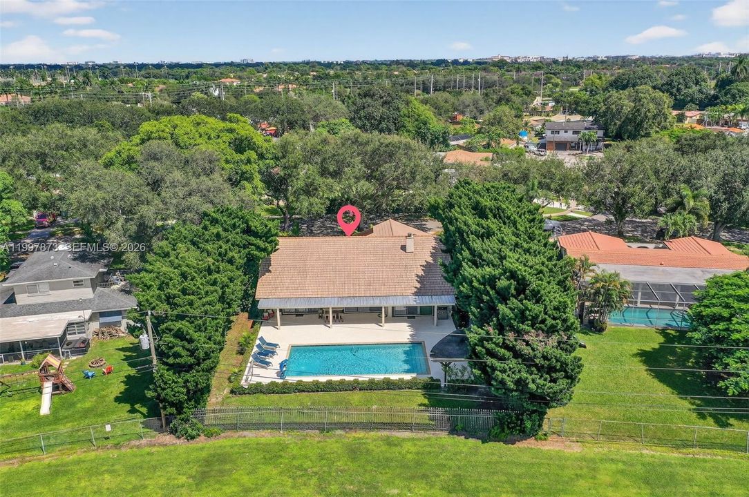 Activo con contrato: $925,000 (3 camas, 2 baños, 2469 Pies cuadrados)
