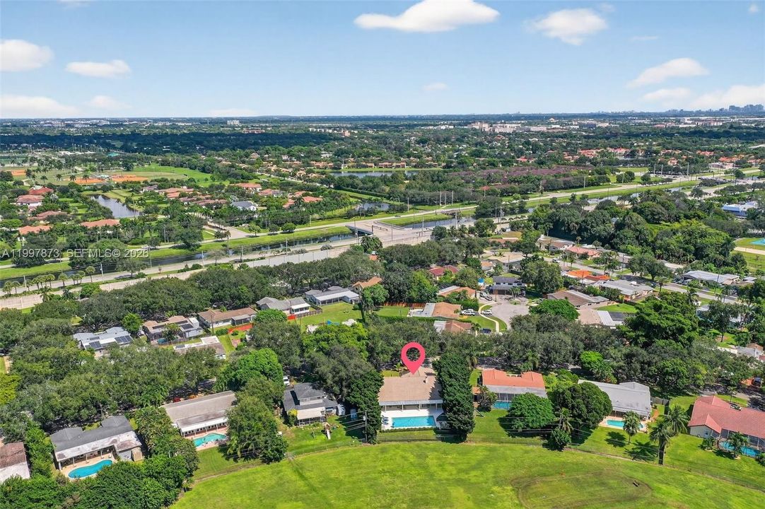 Activo con contrato: $925,000 (3 camas, 2 baños, 2469 Pies cuadrados)