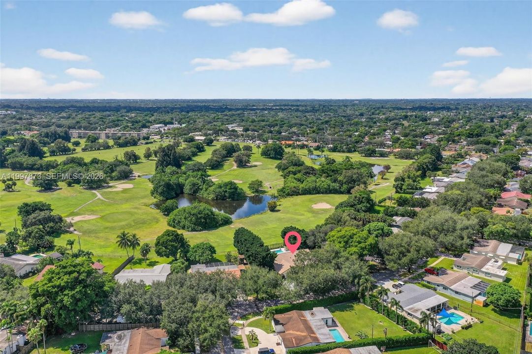 Activo con contrato: $925,000 (3 camas, 2 baños, 2469 Pies cuadrados)