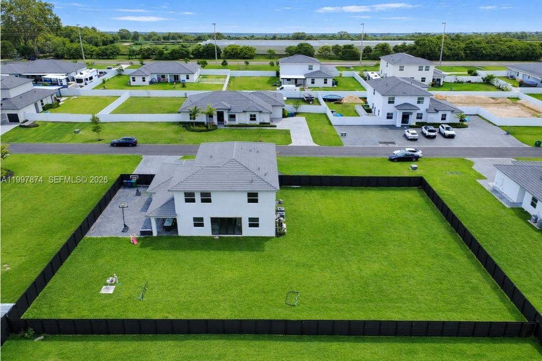 На продажу: $950,000 (5 спален, 4 ванн, 3456 Квадратных фут)