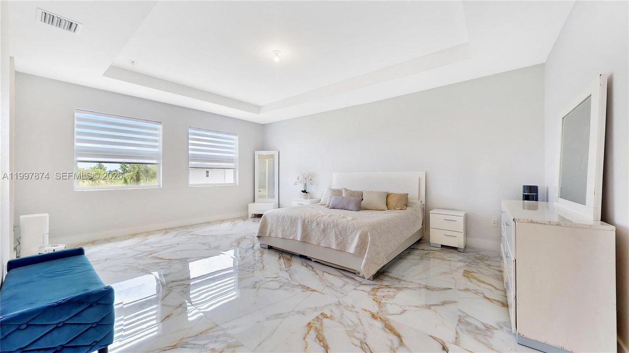 На продажу: $950,000 (5 спален, 4 ванн, 3456 Квадратных фут)