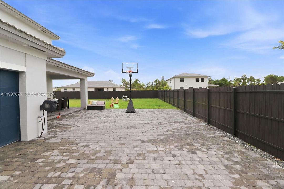 На продажу: $950,000 (5 спален, 4 ванн, 3456 Квадратных фут)