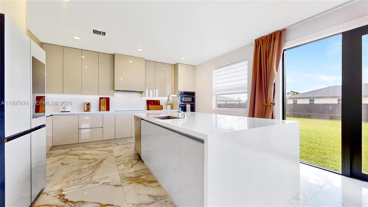 На продажу: $950,000 (5 спален, 4 ванн, 3456 Квадратных фут)