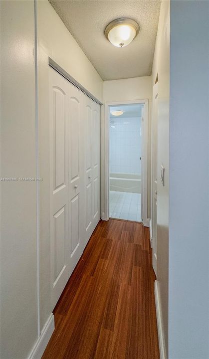 For Sale: $195,000 (1 beds, 1 baths, 846 Square Feet)