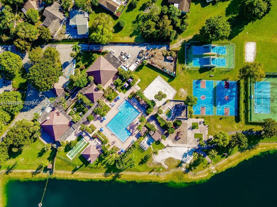 На продажу: $399,000 (2 спален, 2 ванн, 1254 Квадратных фут)