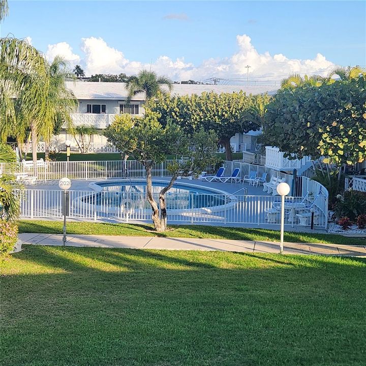 For Sale: $170,000 (1 beds, 1 baths, 700 Square Feet)