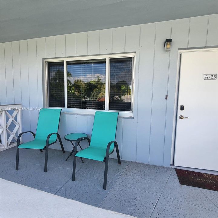 For Sale: $170,000 (1 beds, 1 baths, 700 Square Feet)