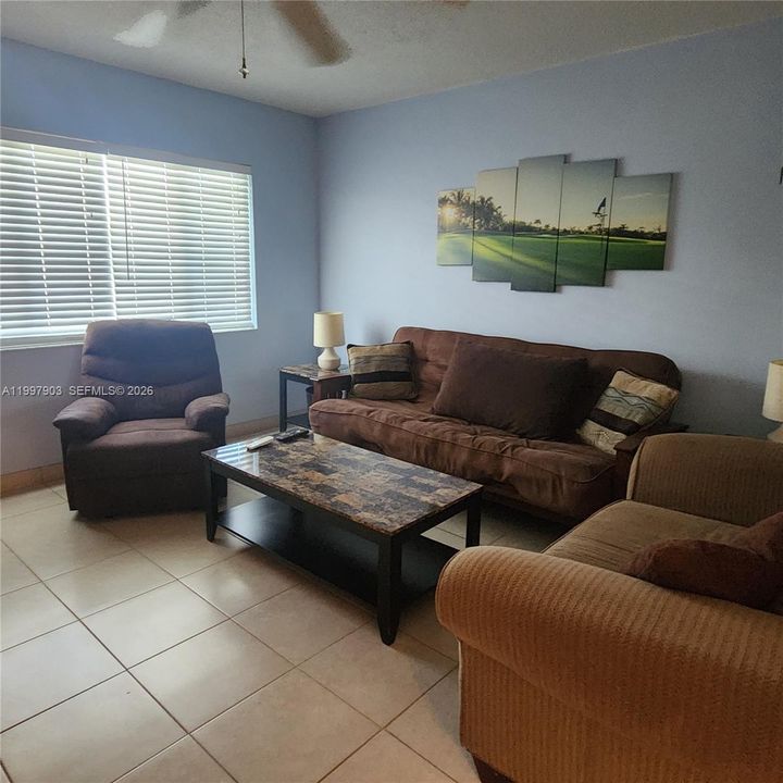 For Sale: $170,000 (1 beds, 1 baths, 700 Square Feet)