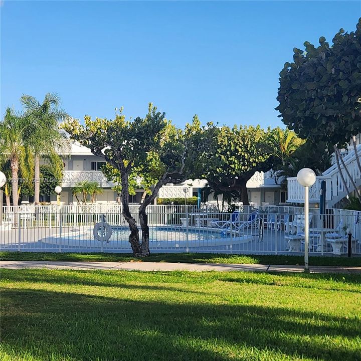 For Sale: $170,000 (1 beds, 1 baths, 700 Square Feet)