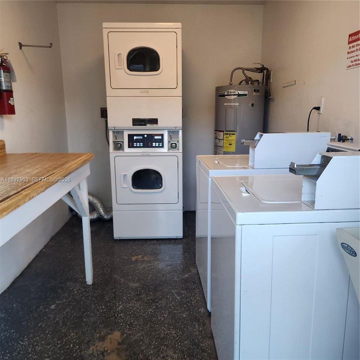 For Sale: $170,000 (1 beds, 1 baths, 700 Square Feet)