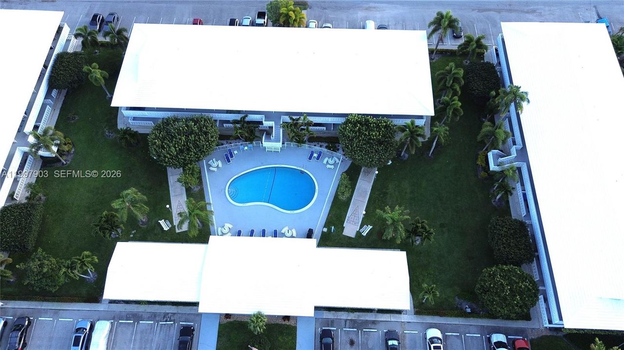 For Sale: $170,000 (1 beds, 1 baths, 700 Square Feet)