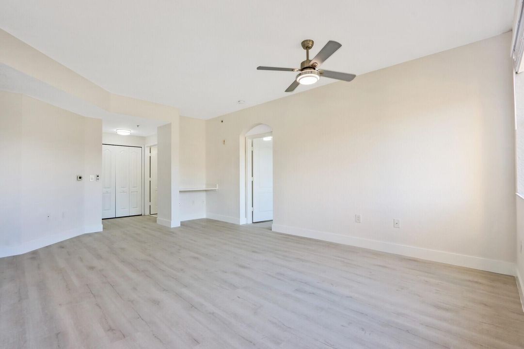 11023-102 LIVING 3