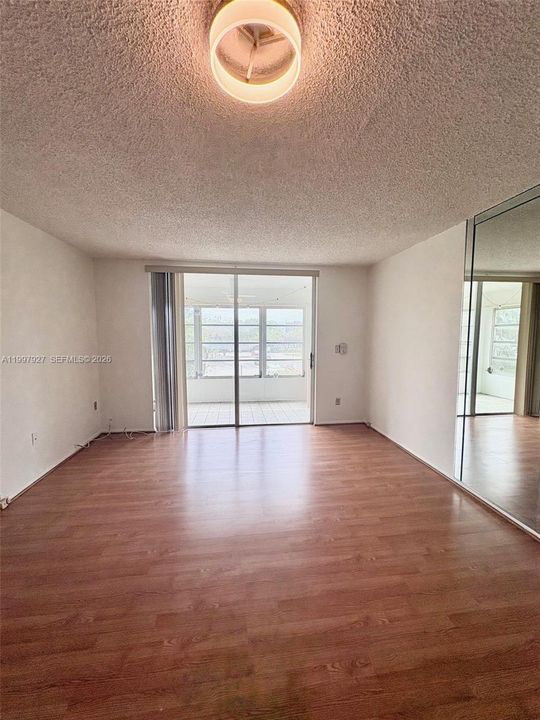 Activo con contrato: $1,650 (1 camas, 1 baños, 960 Pies cuadrados)