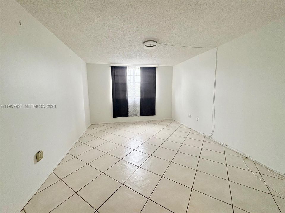 Activo con contrato: $1,650 (1 camas, 1 baños, 960 Pies cuadrados)