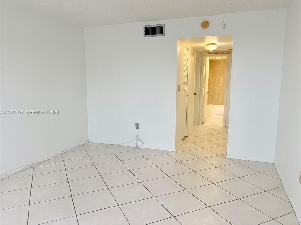 Activo con contrato: $1,650 (1 camas, 1 baños, 960 Pies cuadrados)