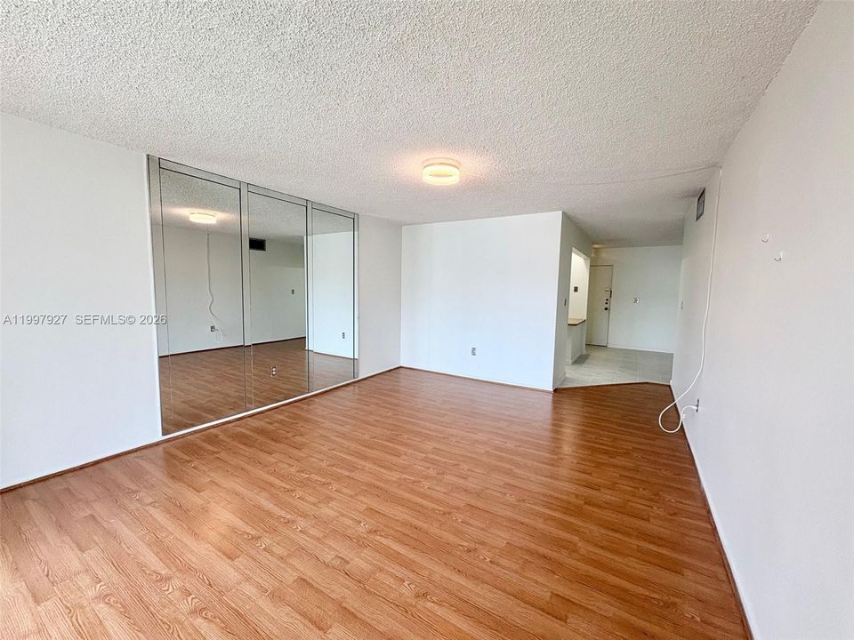 Activo con contrato: $1,650 (1 camas, 1 baños, 960 Pies cuadrados)