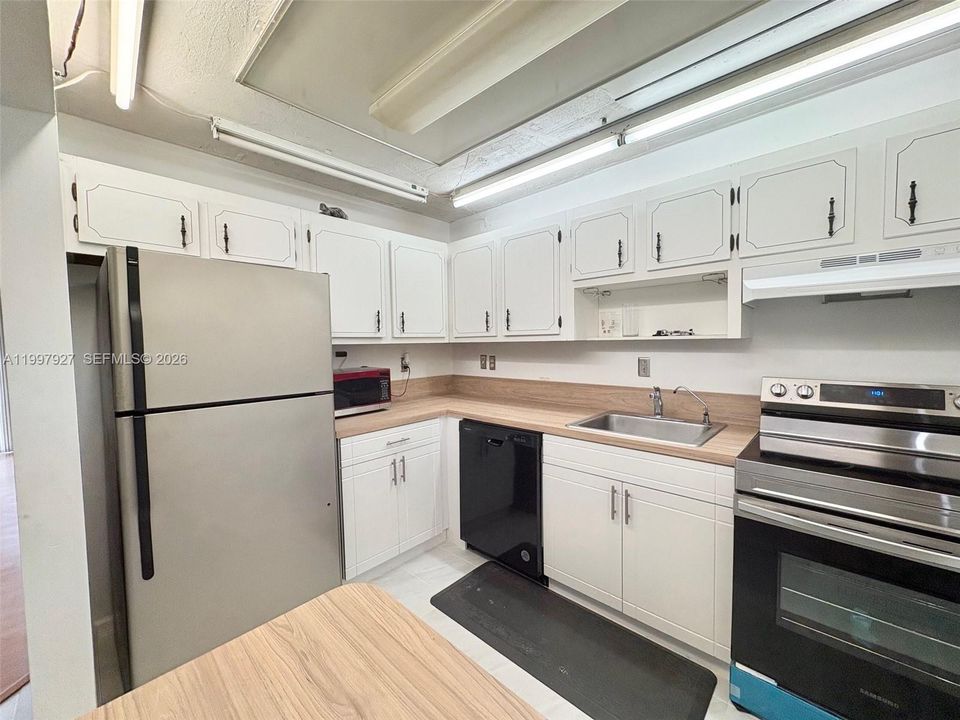 Activo con contrato: $1,650 (1 camas, 1 baños, 960 Pies cuadrados)