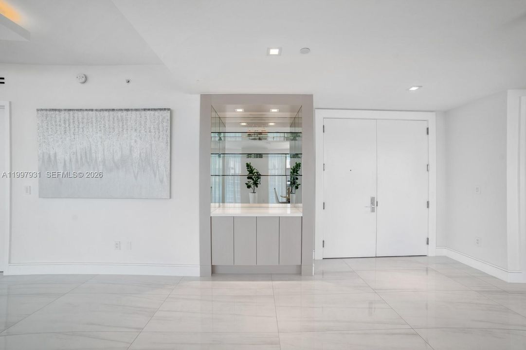For Rent: $75,000 (3 beds, 4 baths, 4185 Square Feet)