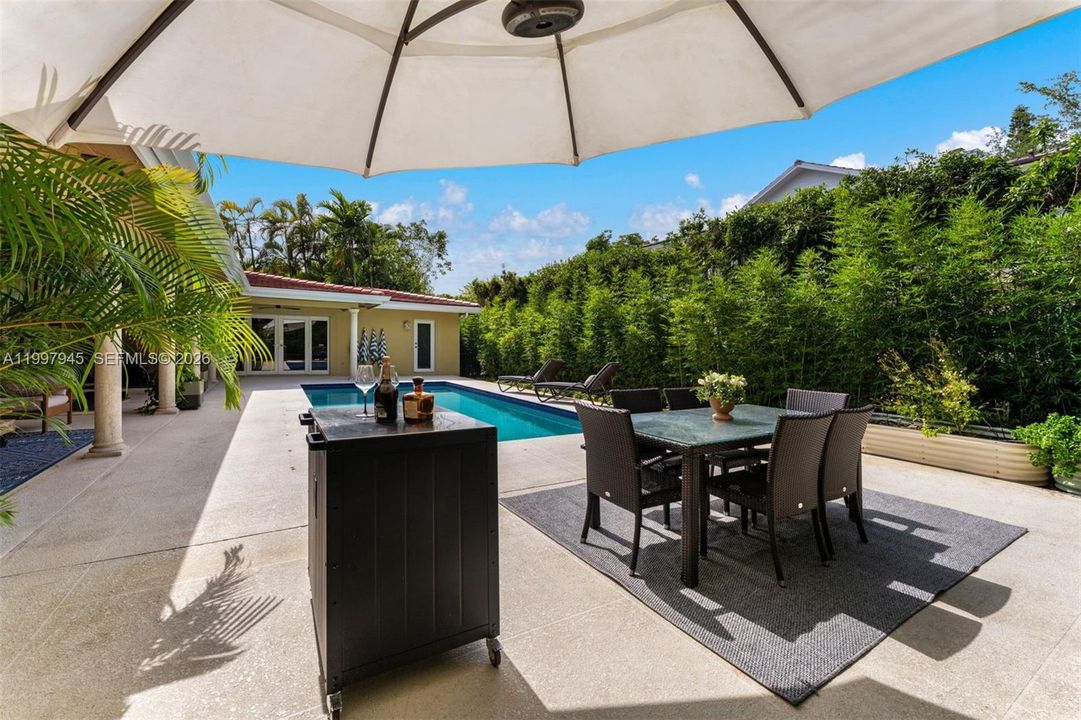 Ample outdoor dining space