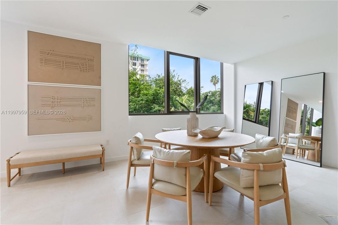 For Sale: $2,450,000 (3 beds, 3 baths, 2333 Square Feet)