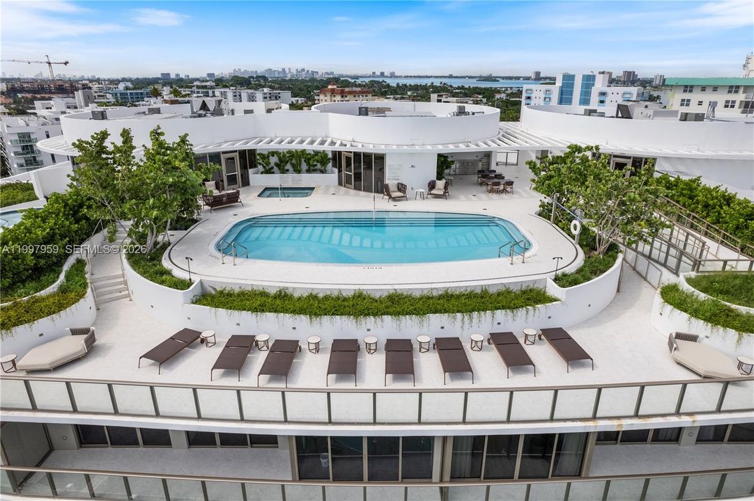 For Sale: $2,450,000 (3 beds, 3 baths, 2333 Square Feet)