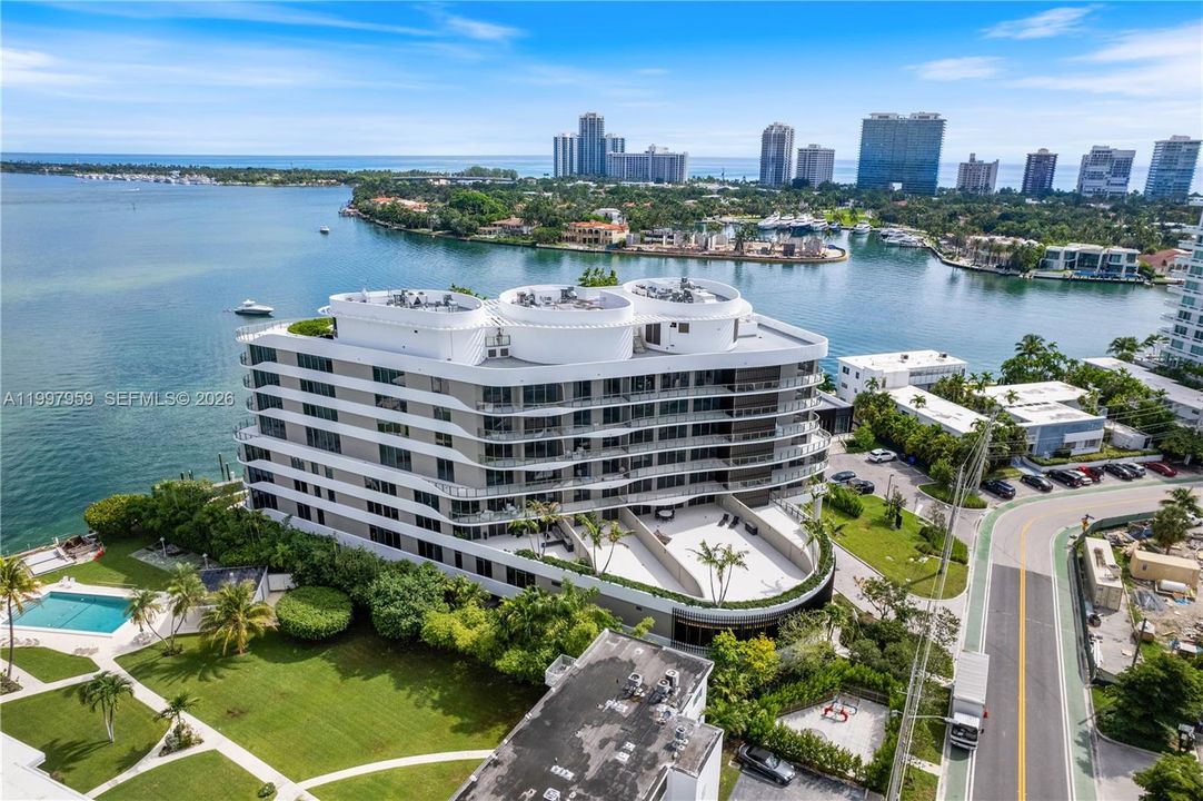For Sale: $2,450,000 (3 beds, 3 baths, 2333 Square Feet)