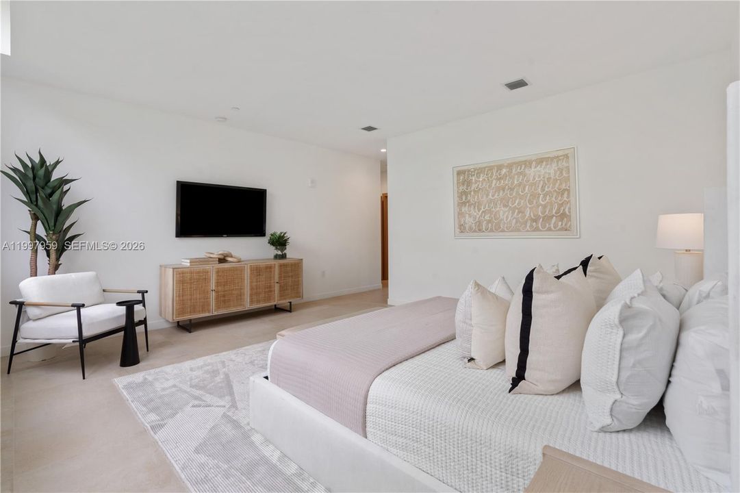 For Sale: $2,450,000 (3 beds, 3 baths, 2333 Square Feet)