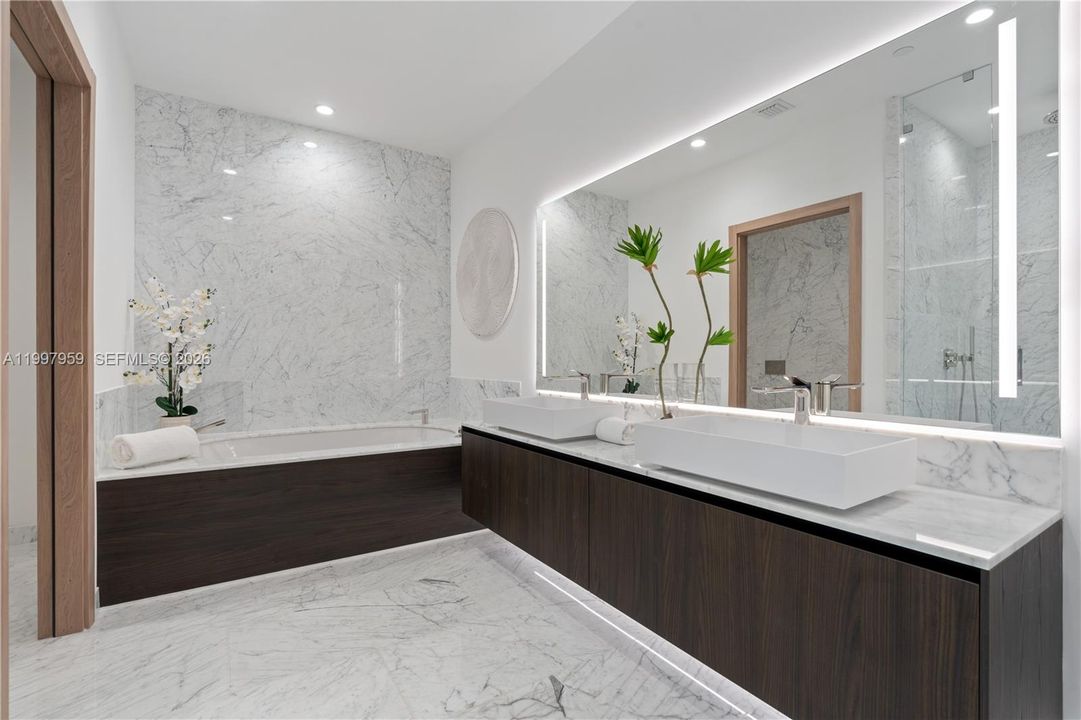 For Sale: $2,450,000 (3 beds, 3 baths, 2333 Square Feet)