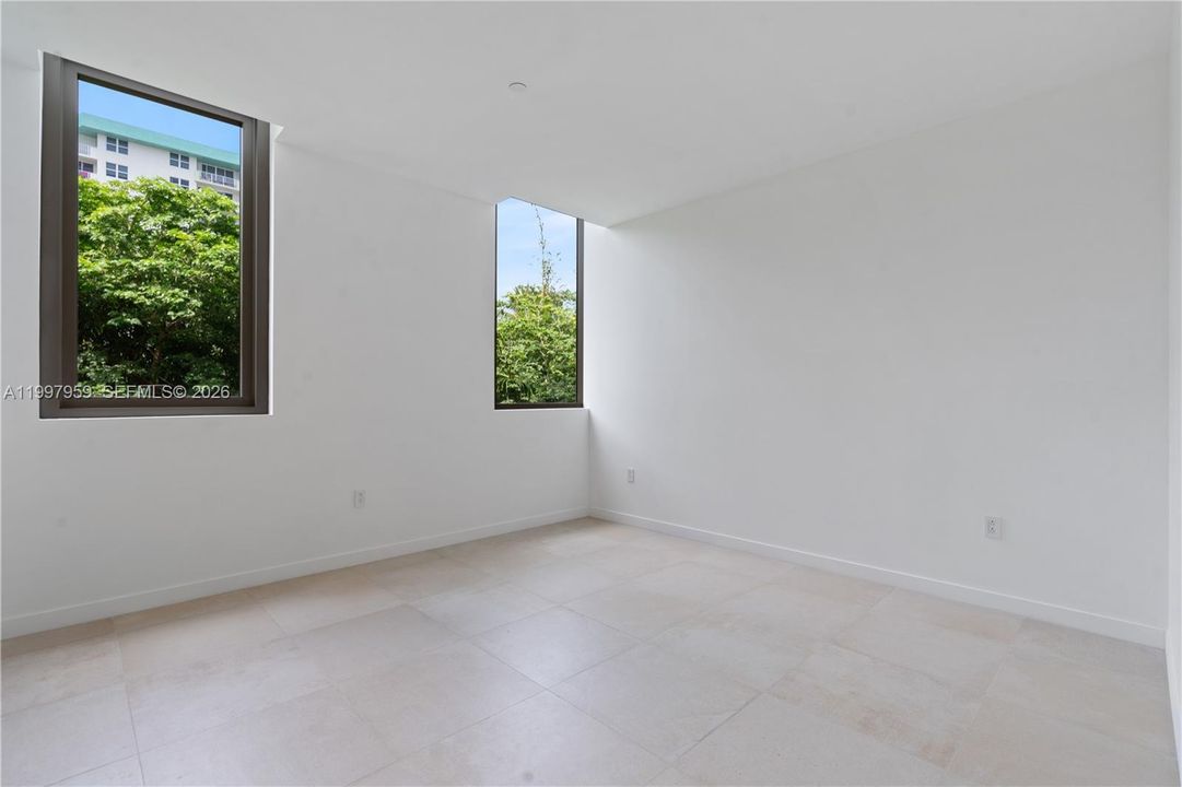For Sale: $2,450,000 (3 beds, 3 baths, 2333 Square Feet)