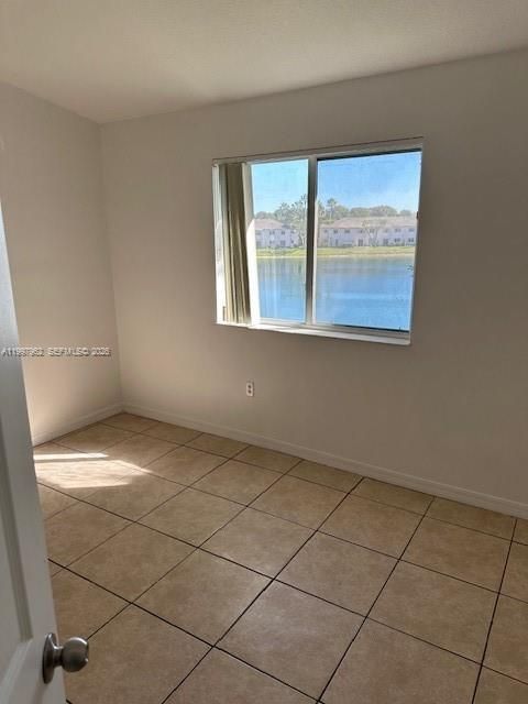 En Venta: $199,900 (2 camas, 2 baños, 815 Pies cuadrados)