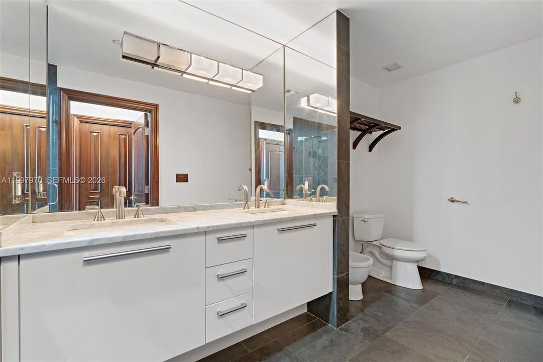 For Sale: $999,000 (2 beds, 3 baths, 1575 Square Feet)