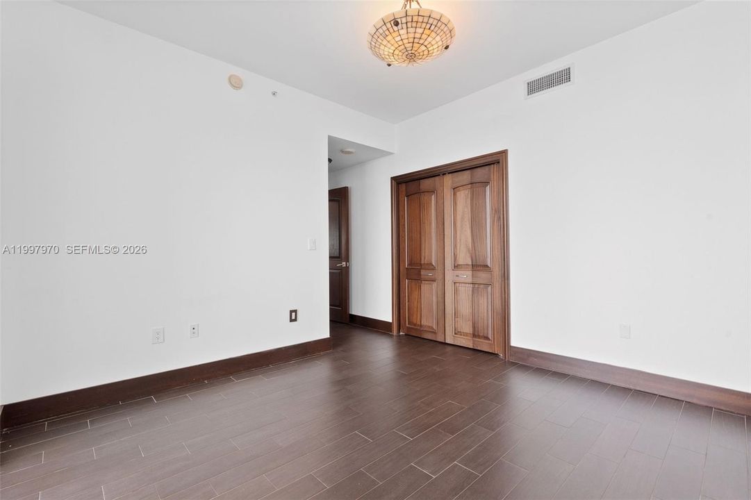 For Sale: $999,000 (2 beds, 3 baths, 1575 Square Feet)