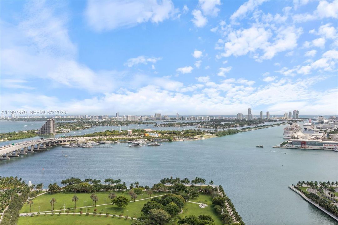 For Sale: $999,000 (2 beds, 3 baths, 1575 Square Feet)