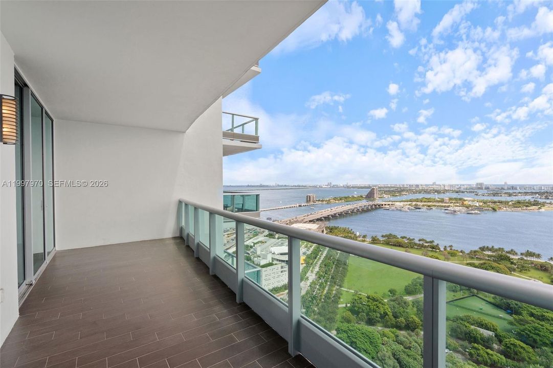 For Sale: $999,000 (2 beds, 3 baths, 1575 Square Feet)