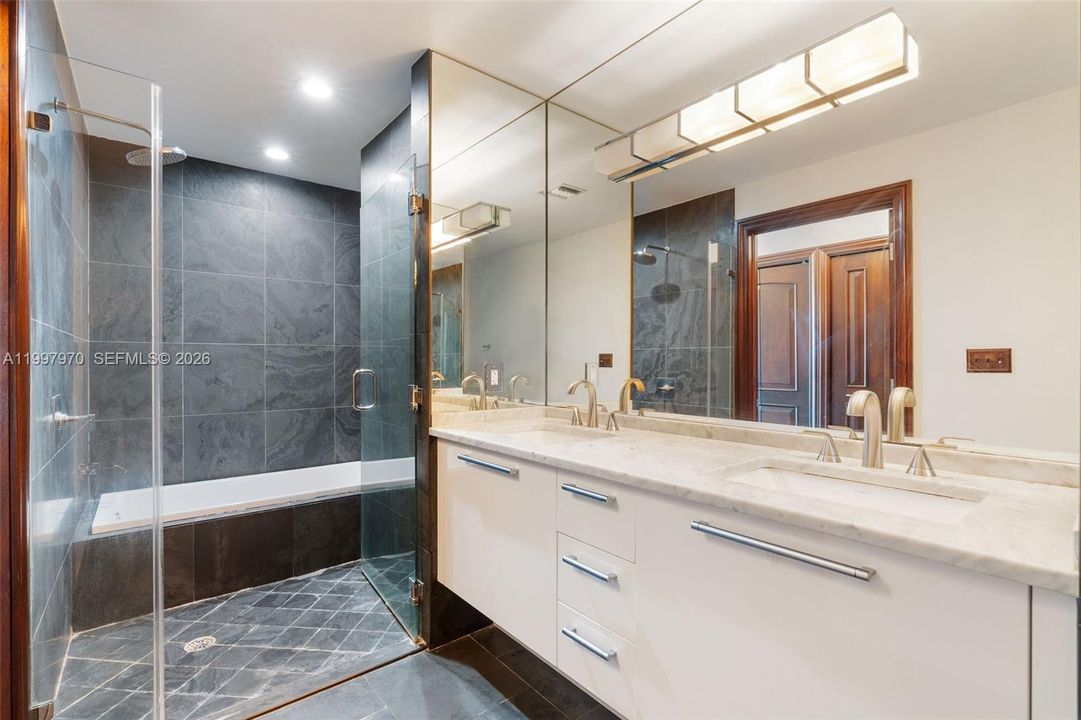 For Sale: $999,000 (2 beds, 3 baths, 1575 Square Feet)