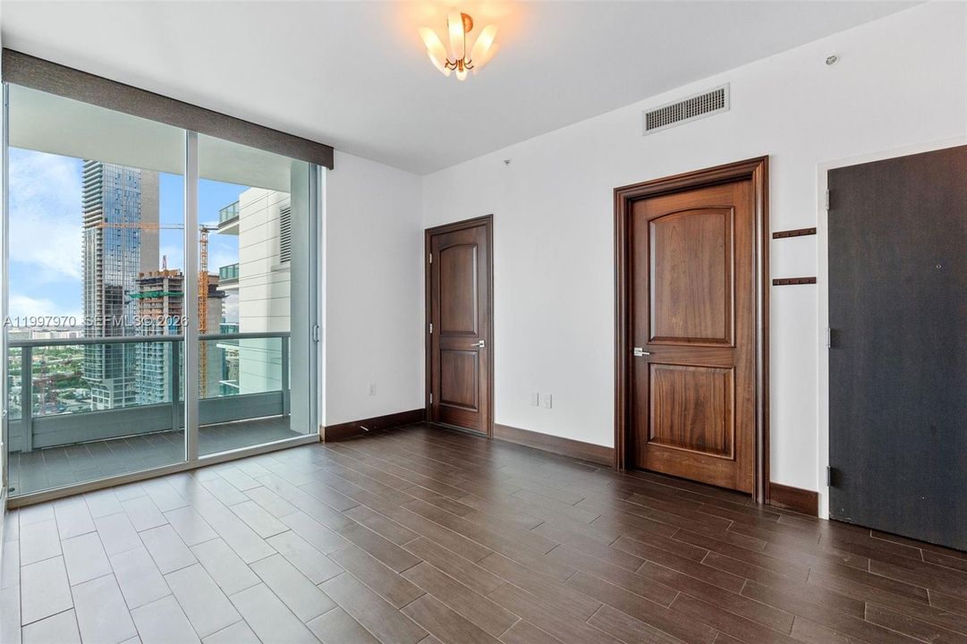 For Sale: $999,000 (2 beds, 3 baths, 1575 Square Feet)