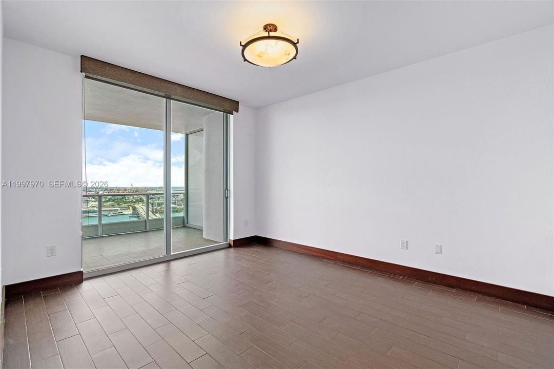 For Sale: $999,000 (2 beds, 3 baths, 1575 Square Feet)