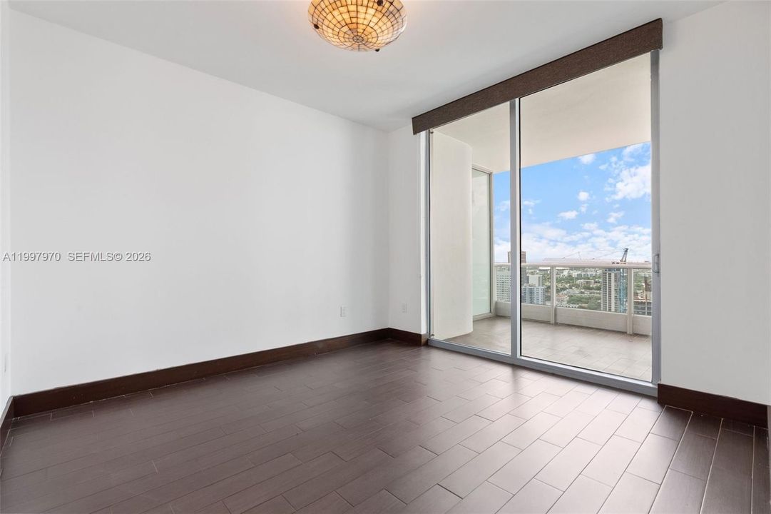 For Sale: $999,000 (2 beds, 3 baths, 1575 Square Feet)