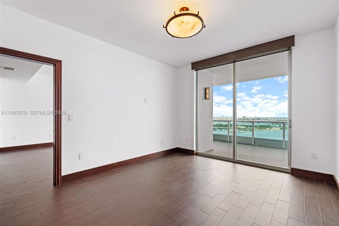 For Sale: $999,000 (2 beds, 3 baths, 1575 Square Feet)