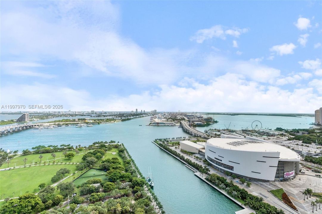 For Sale: $999,000 (2 beds, 3 baths, 1575 Square Feet)