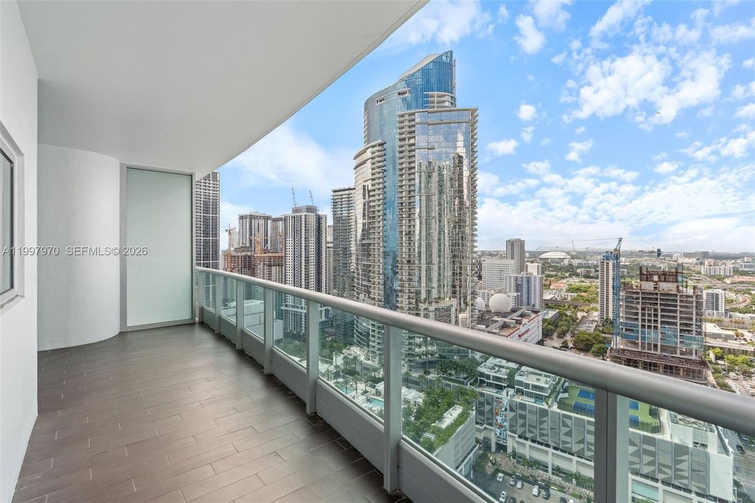 For Sale: $999,000 (2 beds, 3 baths, 1575 Square Feet)