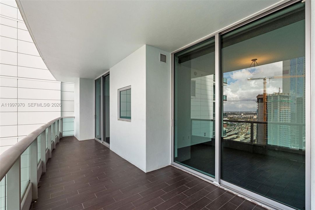 For Sale: $999,000 (2 beds, 3 baths, 1575 Square Feet)