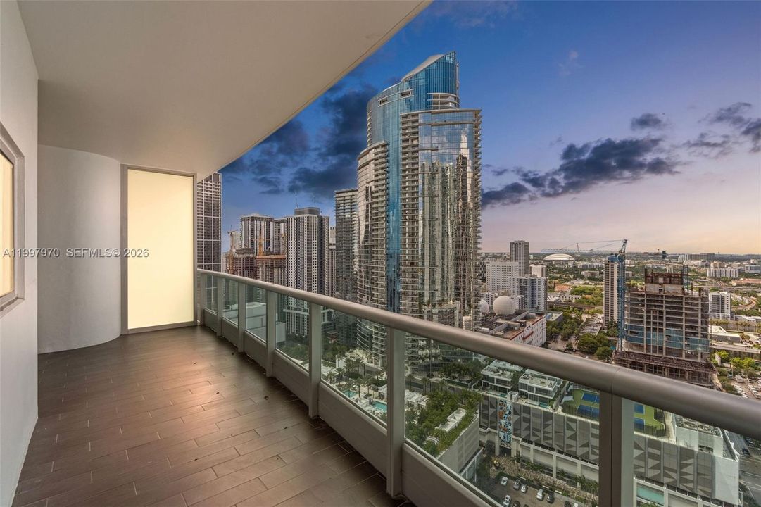 For Sale: $999,000 (2 beds, 3 baths, 1575 Square Feet)