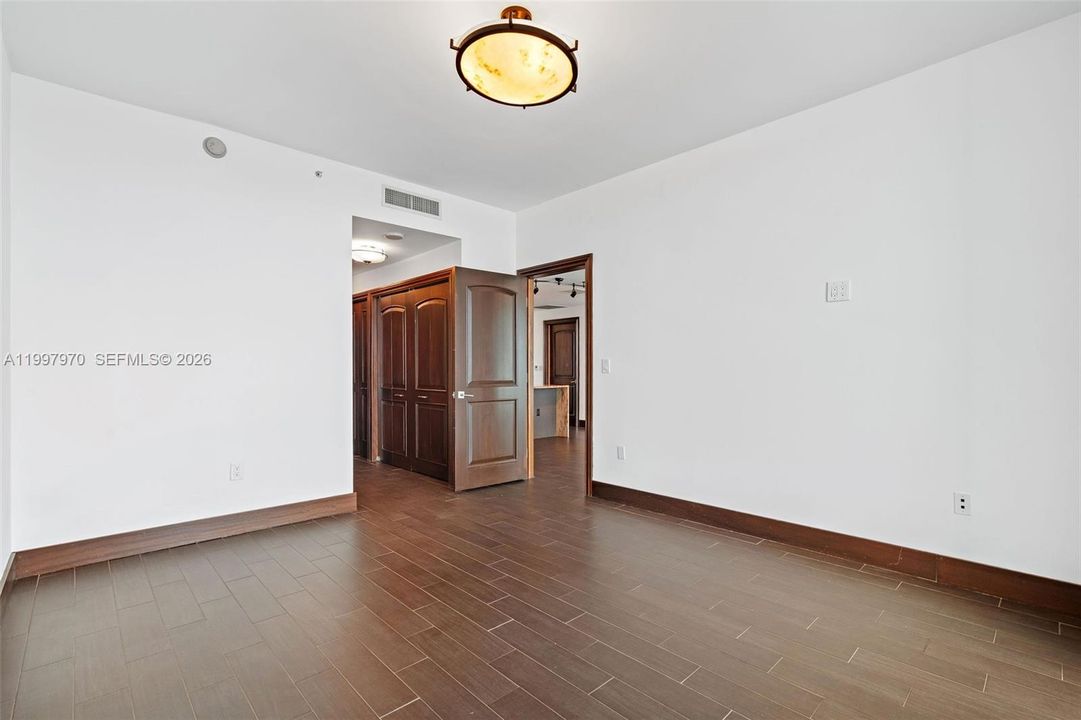 For Sale: $999,000 (2 beds, 3 baths, 1575 Square Feet)